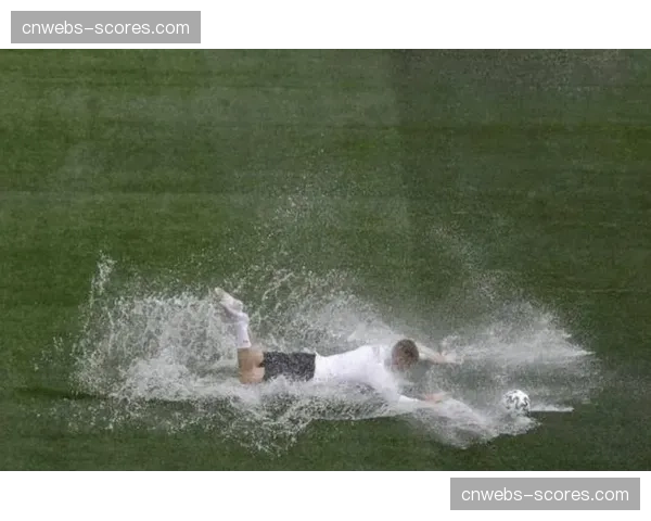 雨战中的坚持:伯纳乌球场排水系统经受暴雨与高强度比赛考验 雨战中的坚持:伯纳乌球场排水系统经受暴雨与高强度比赛考验