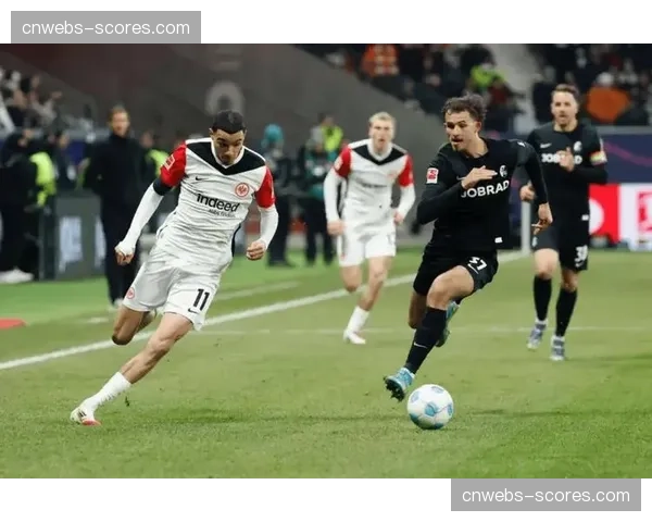 聚焦瞬间:弗赖堡老将冈特在完成一次全速回追解围后,向看台怒吼 聚焦瞬间:弗赖堡老将冈特在完成一次全速回追解围后,向看台怒吼